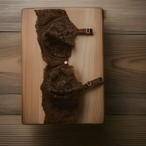 ☕️VICTORIA'S SECRET UNDERWIRE BRA SIZE 34D